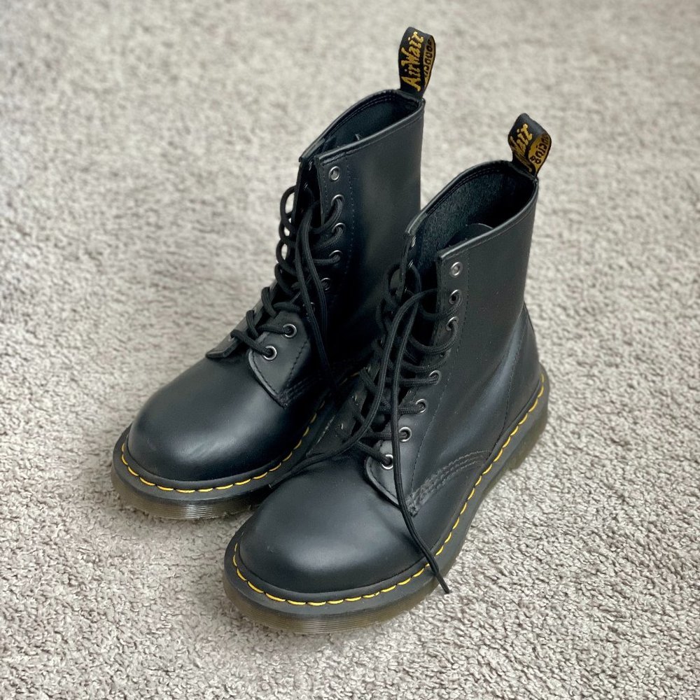 BARELY WORN Dr. Martens 1460 Women's Nappa Leather Lace Up Boots (Size 9, Black)